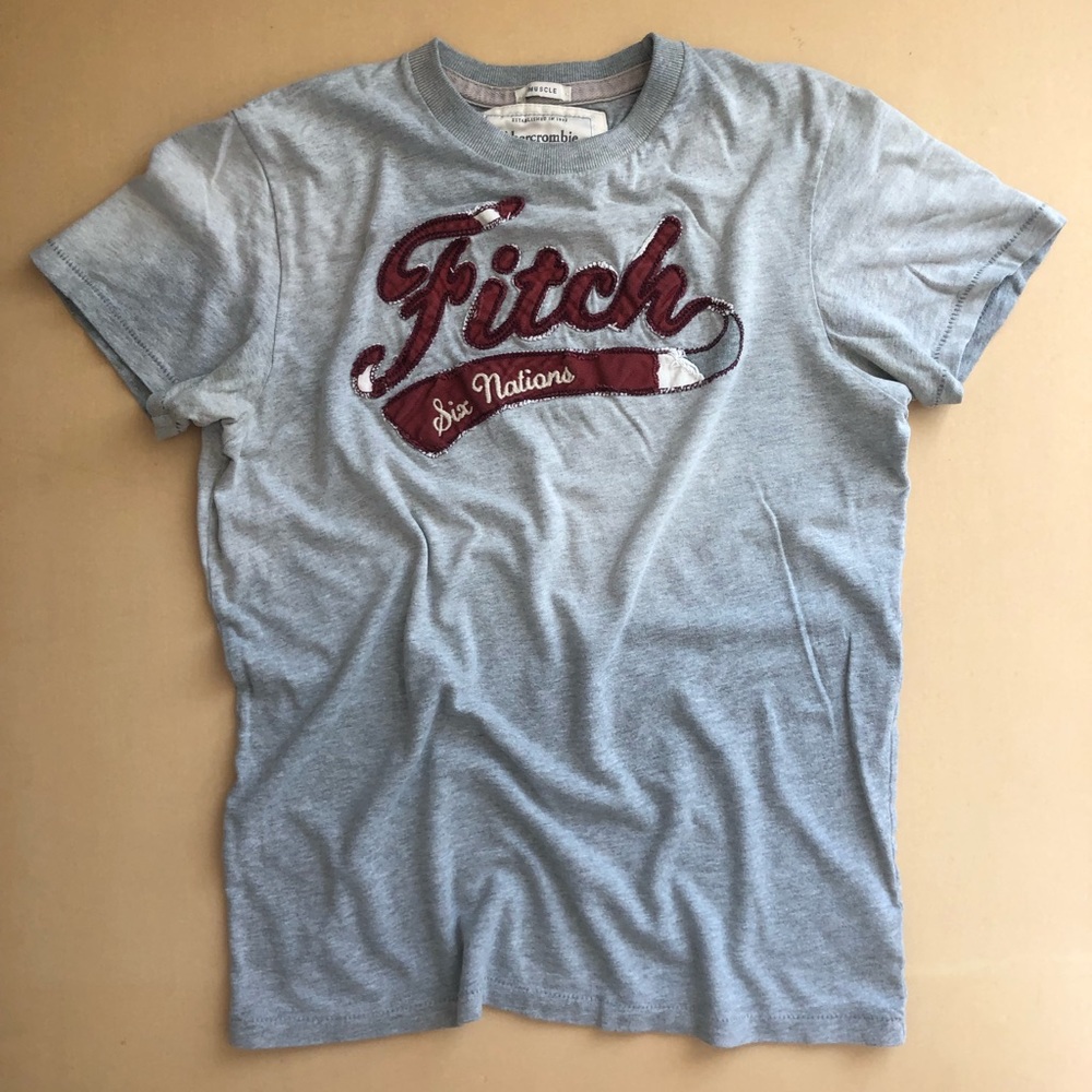 Abercrombie Men‘s Short-Sleeved Appliqué Logo Tee